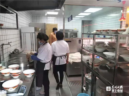 五華區(qū)龍翔街道 分類(lèi)網(wǎng)格化助力餐飲企業(yè)垃圾管理